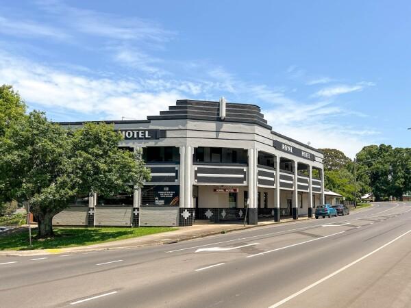 Best Sports Bars in Drouin - Royal Hotel Drouin