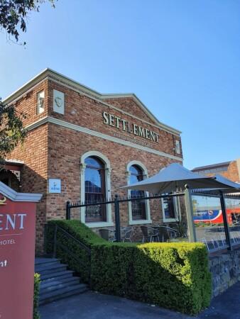 Best Sports Bars in Cranbourne - The Settlement Hotel