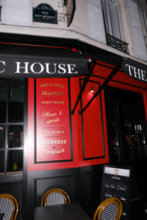 Best Sports Bars in Paris - The Blossom Arms