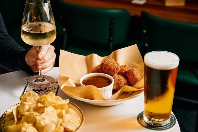 Best Sports Bars in Melbourne - 388 Sports Bar