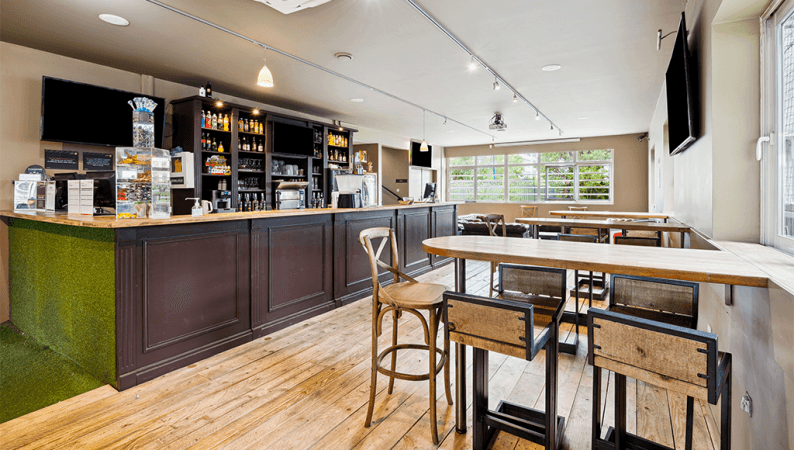 Best Sports Bars in Gennevilliers - Sports Bar - UrbanSoccer Asnières