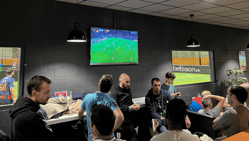 Best Sports Bars in Castelnau-le-Lez - Sports Bar - UrbanSoccer Montpellier