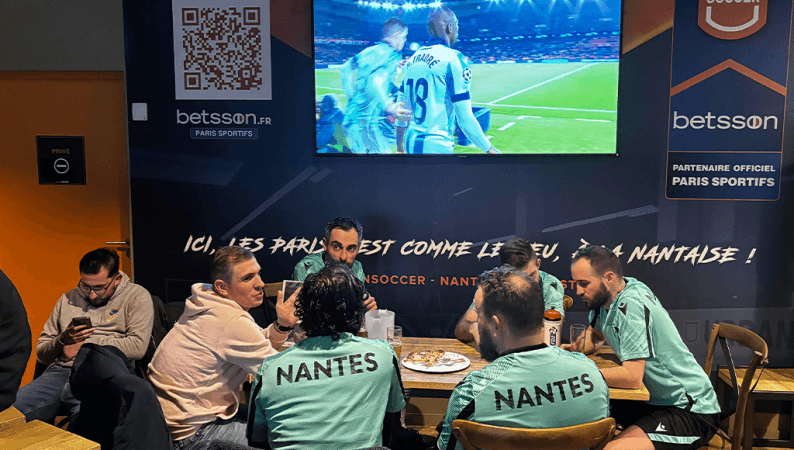 Best Sports Bars in Saint-Sébastien-sur-Loire - Sports Bar - UrbanSoccer Nantes - St-Sébastien