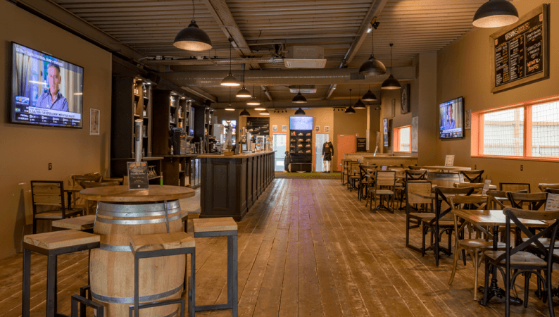 Best Sports Bars in Saint-Sébastien-sur-Loire - Sports Bar - UrbanSoccer Nantes - St-Sébastien