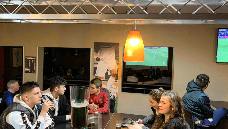 Best Sports Bars in Saint-Étienne - Sports Bar - UrbanSoccer Saint Etienne