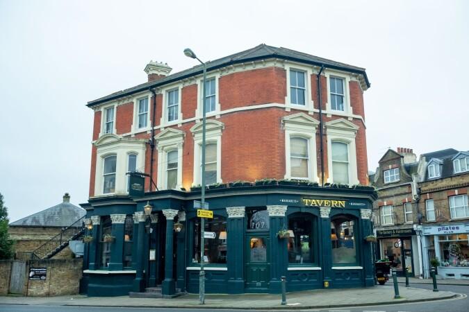 Best Sports Bars in Twickenham - St Margarets