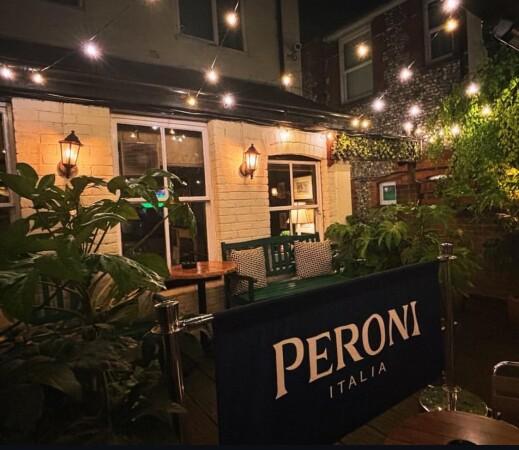 Best Sports Bars in Winchester - The Mucky Duck