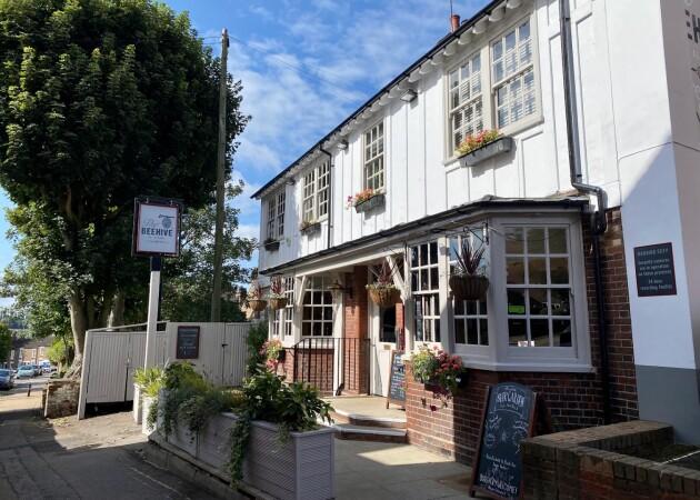 Best Sports Bars in St Albans - The Beehive