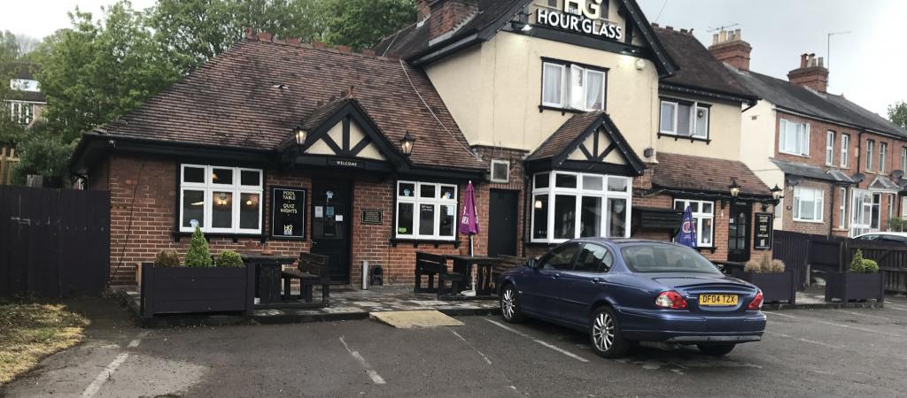 Best Sports Bars in High Wycombe - The Hour Glass