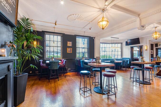 Best Sports Bars in London - Alwyne Castle