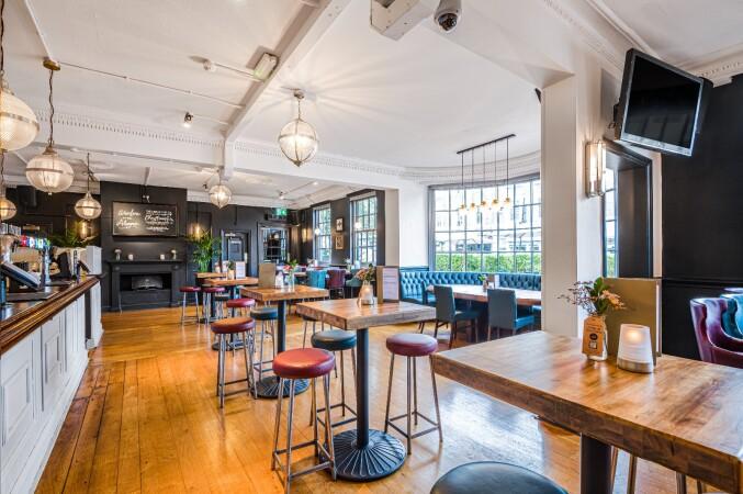 Best Sports Bars in London - Alwyne Castle