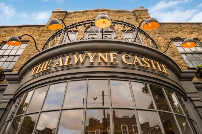 Best Sports Bars in London - Alwyne Castle