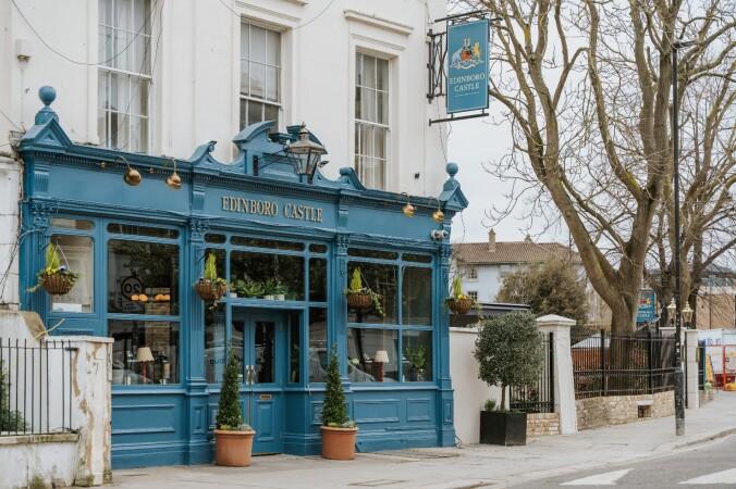 Best Sports Bars in LONDON - Edinboro Castle