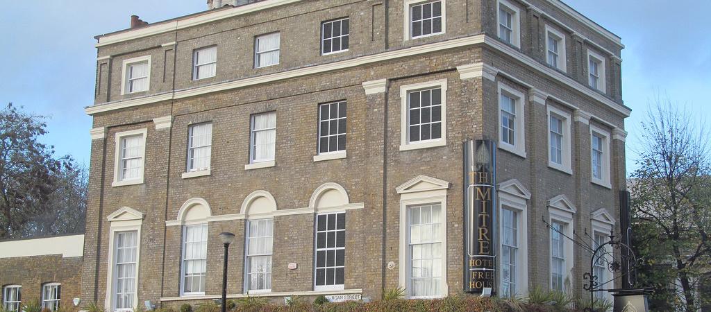 Best Sports Bars in LONDON - Mitre