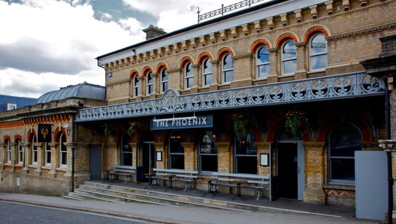 Best Sports Bars in LONDON - Phoenix