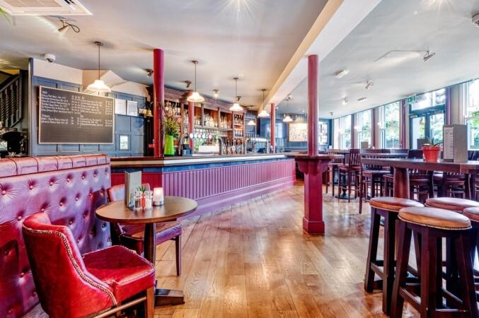 Best Sports Bars in LONDON - Volunteer