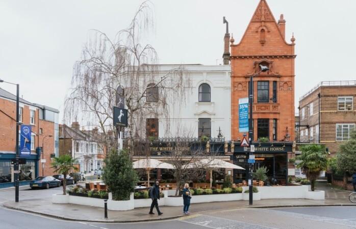 Best Sports Bars in LONDON - White Horse PG