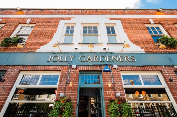 Best Sports Bars in LONDON - Jolly Gardeners