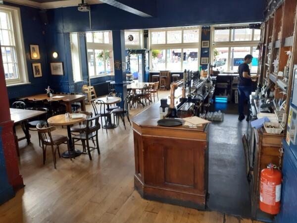 Best Sports Bars in London - The Holden