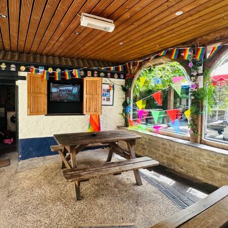 Best Sports Bars in Wotton-u-Edge - The Star Inn