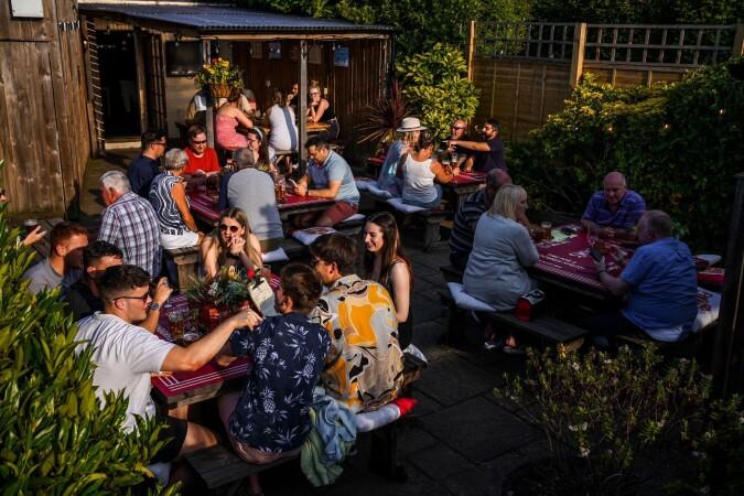 Best Sports Bars in Bristol - The Black Swan