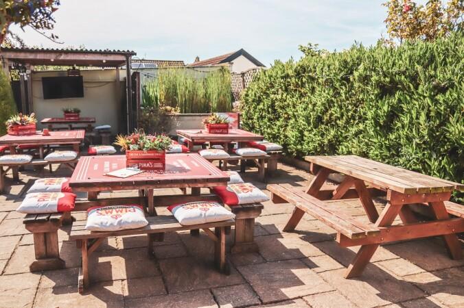 Best Sports Bars in Bristol - The Black Swan