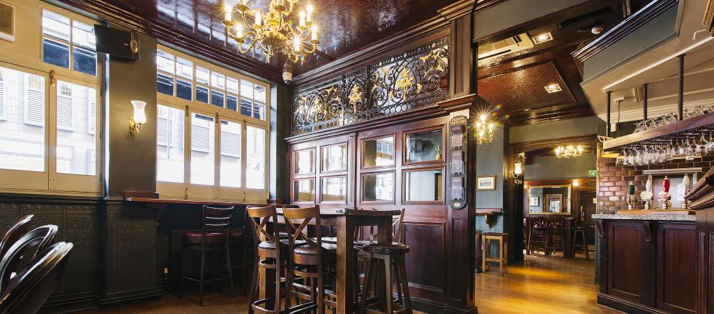Best Sports Bars in LONDON - King's Head