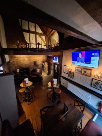 Best Sports Bars in YORK - Old White Swan