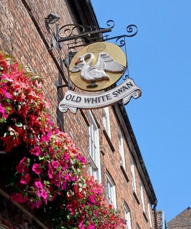 Best Sports Bars in YORK - Old White Swan