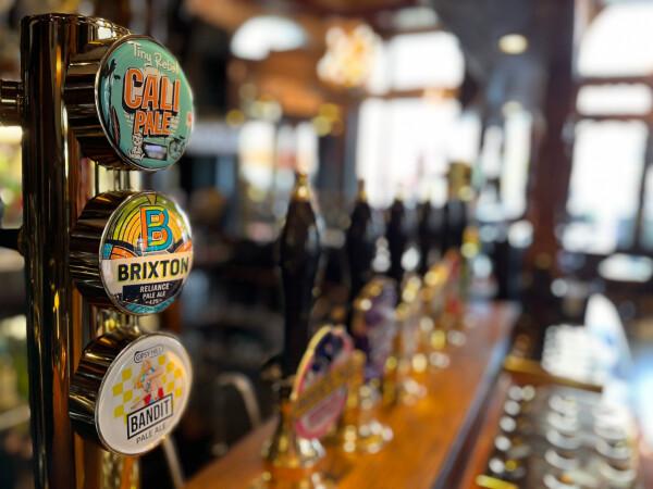 Best Sports Bars in LONDON - Swan