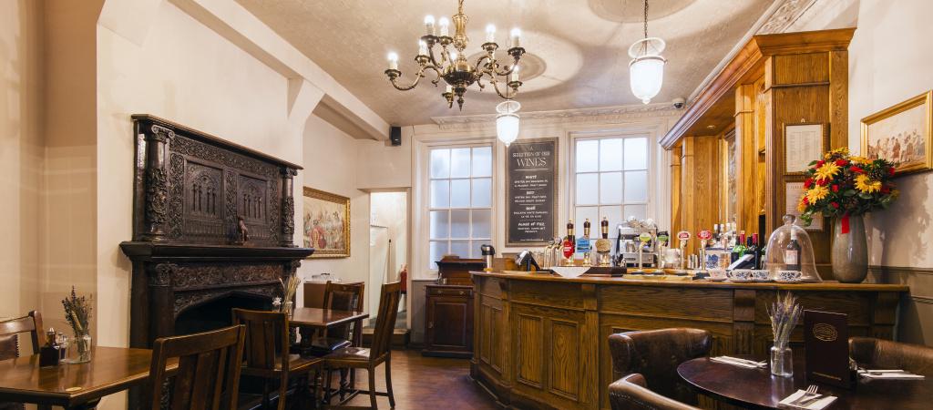 Best Sports Bars in COVENT GARDEN - White Swan