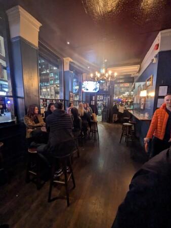 Best Sports Bars in LONDON - Woodins Shades