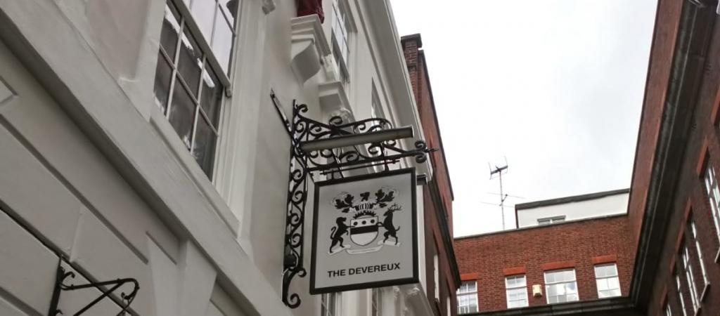 Best Sports Bars in London - The Devereux