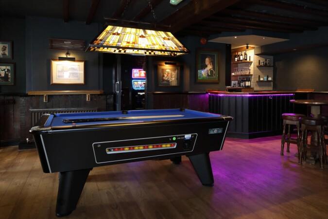 Best Sports Bars in St Albans - The White Horse