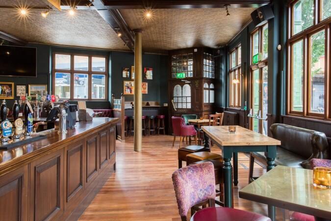 Best Sports Bars in London - Alma