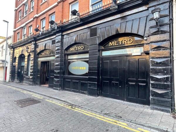 Best Sports Bars in Londonderry - Metro Bar
