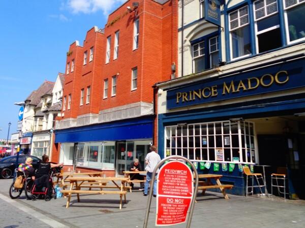 Best Sports Bars in Colwyn bay - Prince madoc