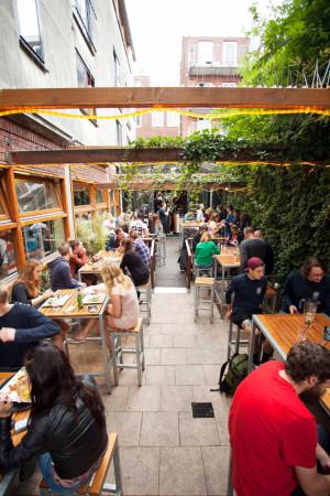 Best Sports Bars in Amsterdam - Belushi's Amsterdam