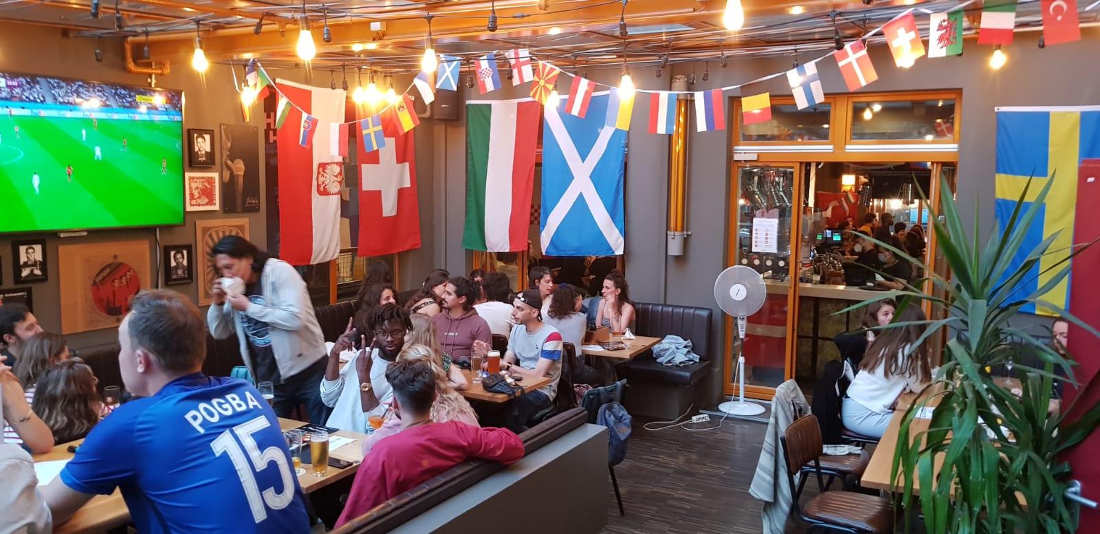 Best Sports Bars in Berlin - Belushi's Mitte