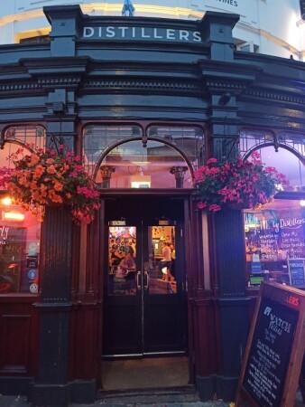 Best Sports Bars in London - The Distillers