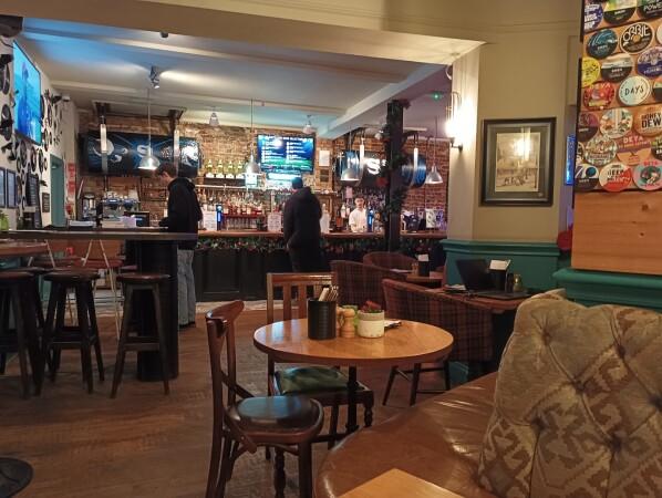 Best Sports Bars in London - The Distillers