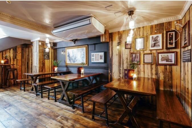 Best Sports Bars in London - Flying Horse
