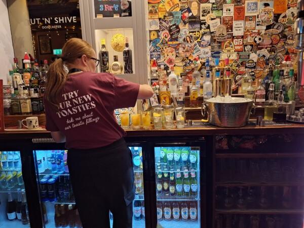 Best Sports Bars in Doncaster - Tut N Shive (Doncaster)