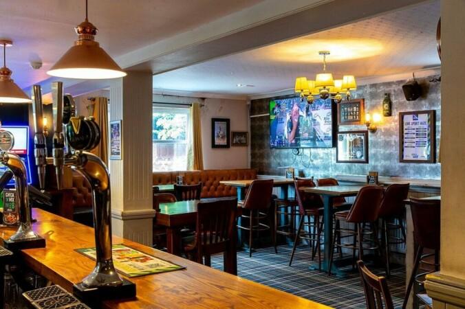 Best Sports Bars in Maidenhead - Pond House (Maidenhead)