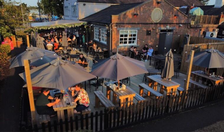 Best Sports Bars in Lincoln - Nosey Parker (Lincoln)