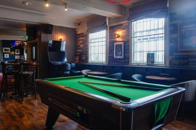 Best Sports Bars in Leeds - Travellers Rest (Leeds)