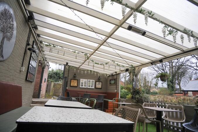 Best Sports Bars in Leeds - Travellers Rest (Leeds)