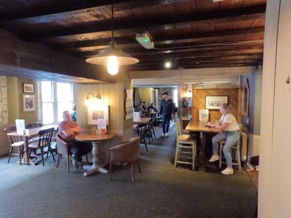 Best Sports Bars in Weymouth - White Hart (Weymouth)