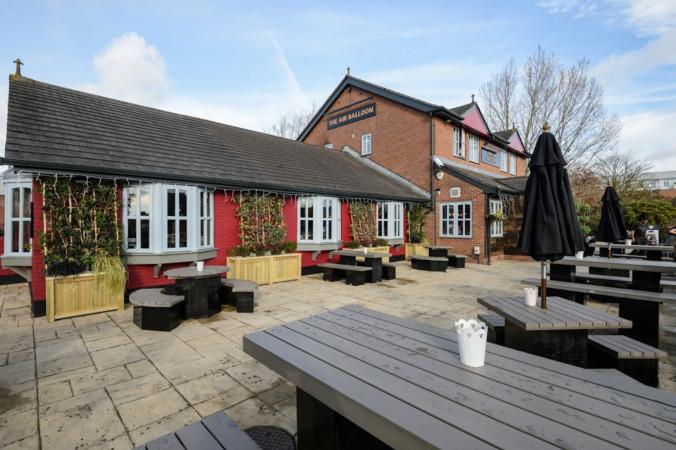 Best Sports Bars in Avon - Air Balloon (Filton)