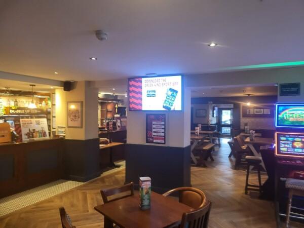 Best Sports Bars in Broughton - Broughton Hotel Hungry Horse (Milton Keynes)